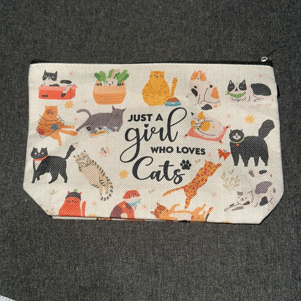 Just a Girl Who Loves Cats Cosmetic Bag